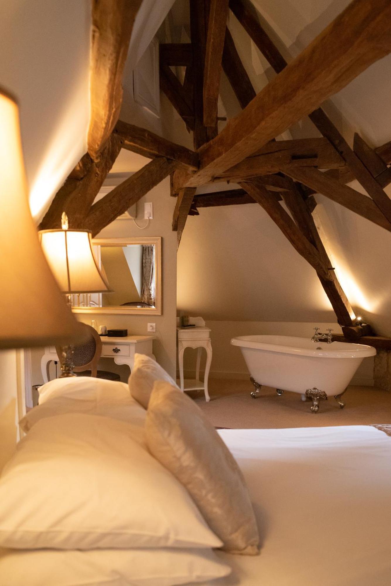 Logis Hotel De France La Chartre-sur-le-Loir Exterior foto
